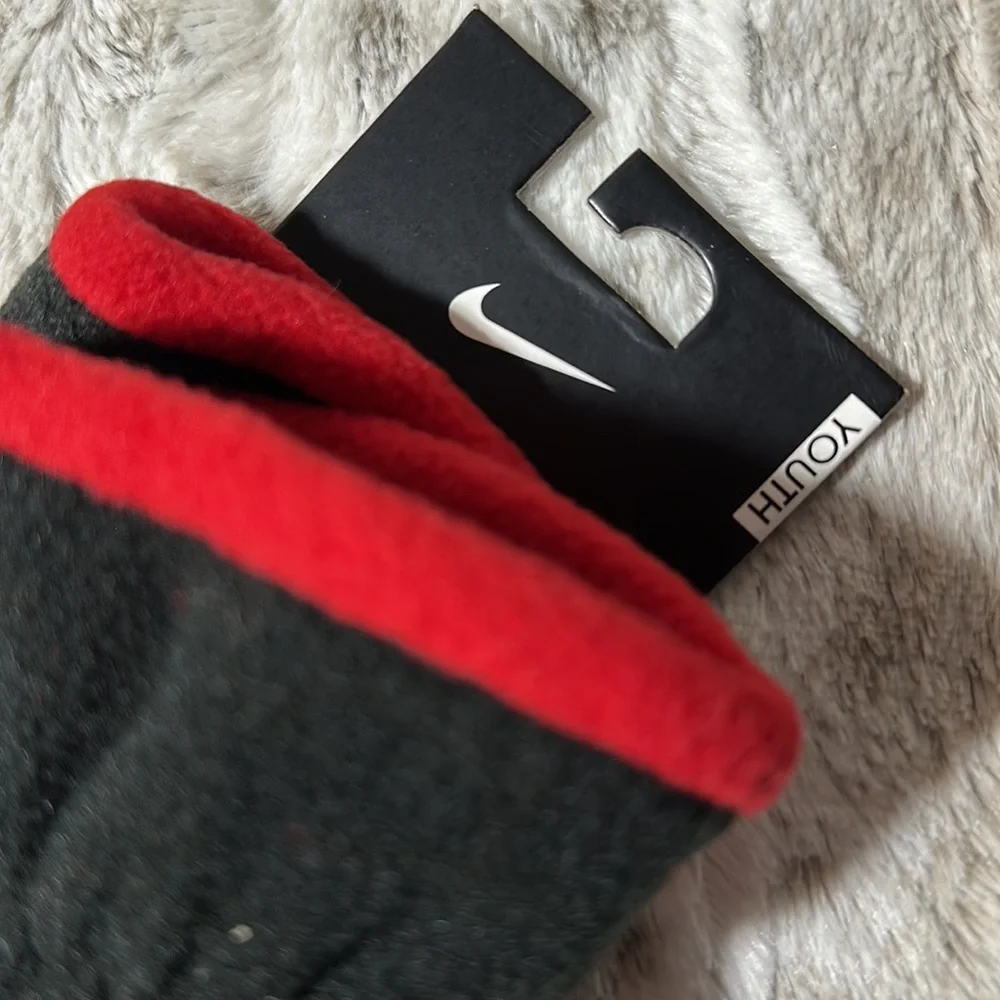 NIKE youth warm black red gloves size 8/20